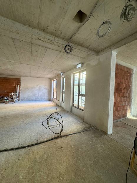 Mateřská škola, Rychnov nad Kněžnou — místnost u cihelné stěny